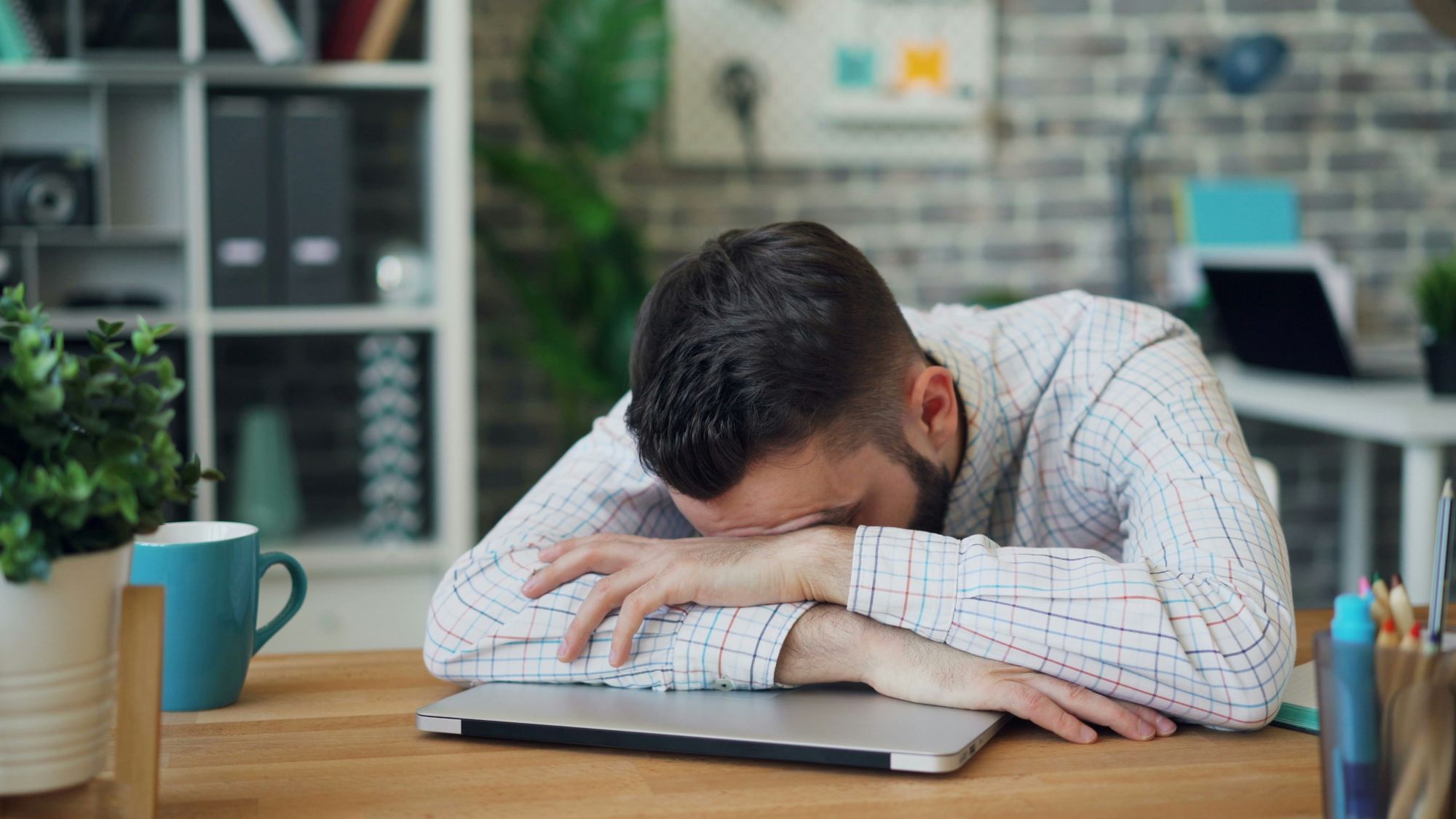 An image of an office-based worker looking stressed, reflecting the key trends in May 2026's HR Trends